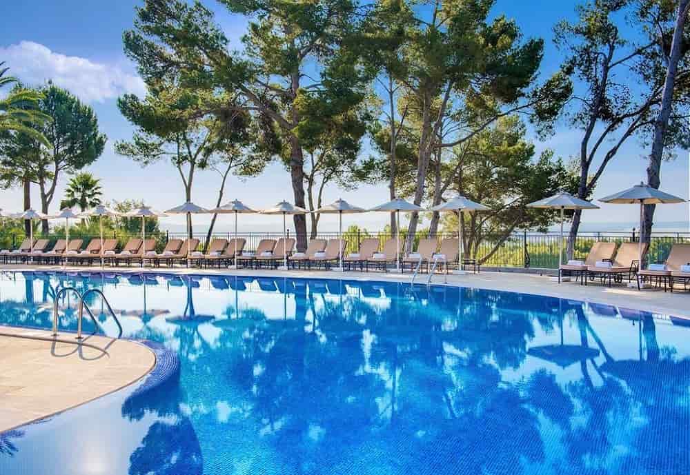 Outdoor pool - CSVH
