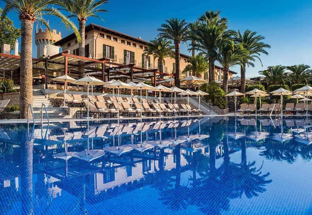 Outdoor pool - CSVH