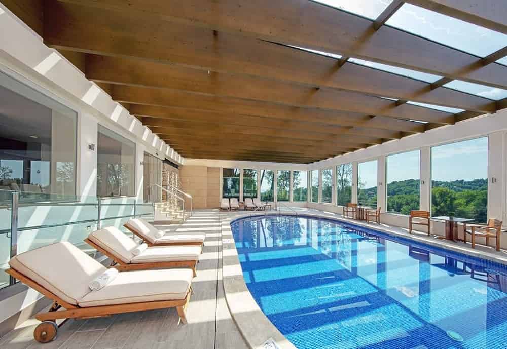 Indoor pool with a view - CSVH