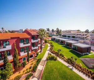 Topazio Vibe Beach Hotel & Apartments
